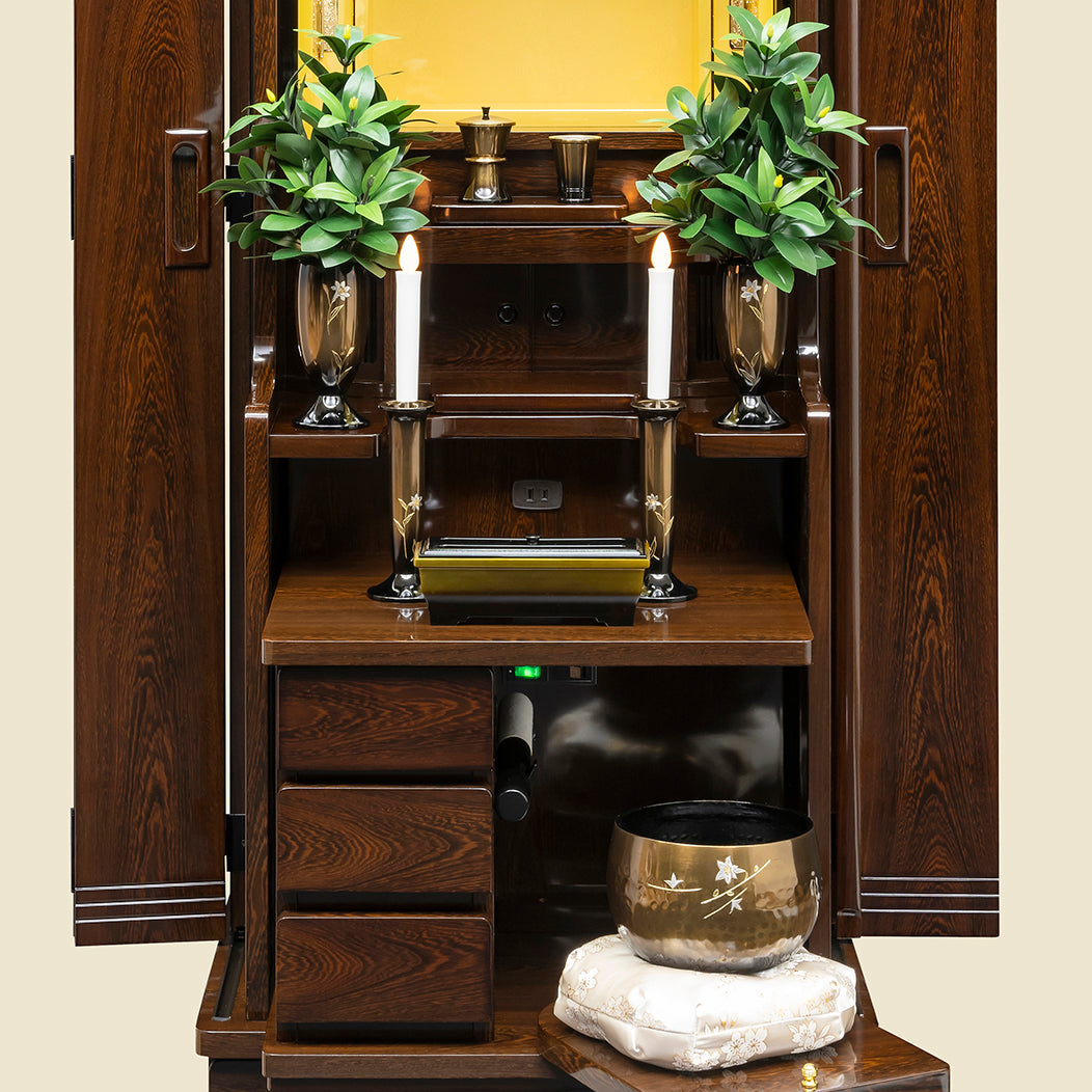 宝塔 枝桜蒔絵 / 鉄刀木