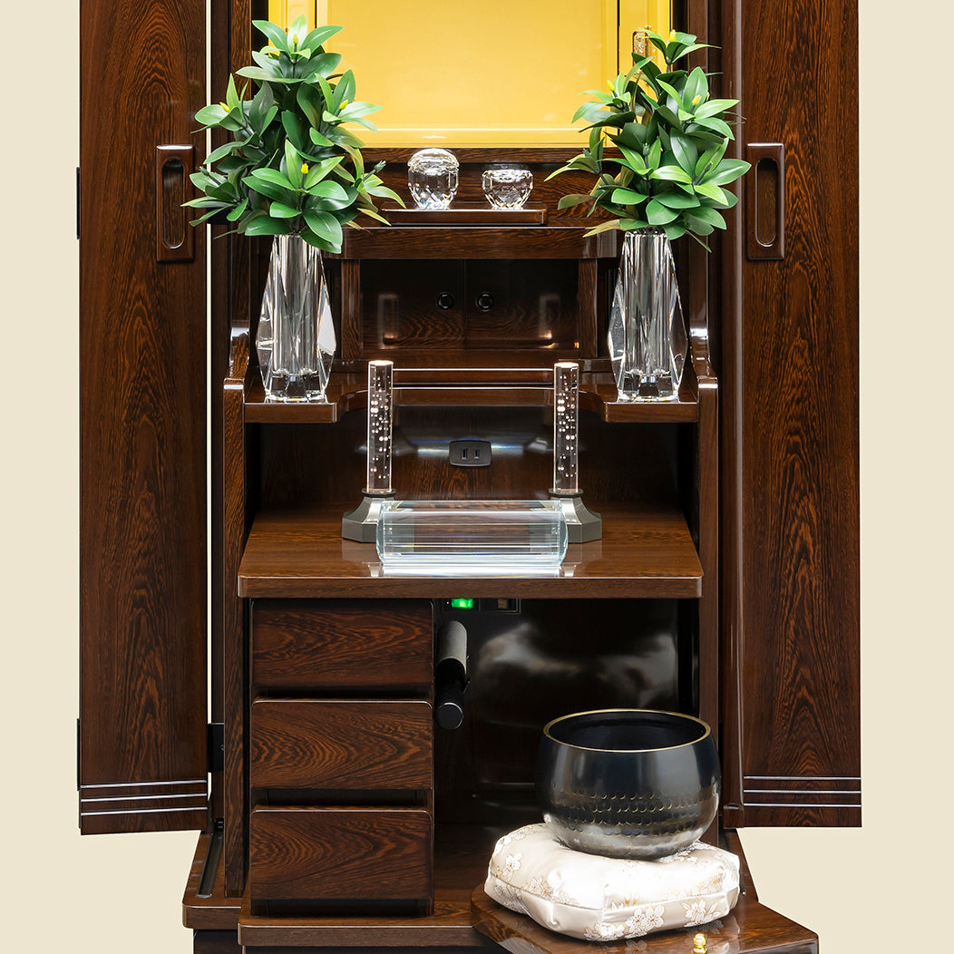 宝塔 しだれ桜蒔絵 / 鉄刀木