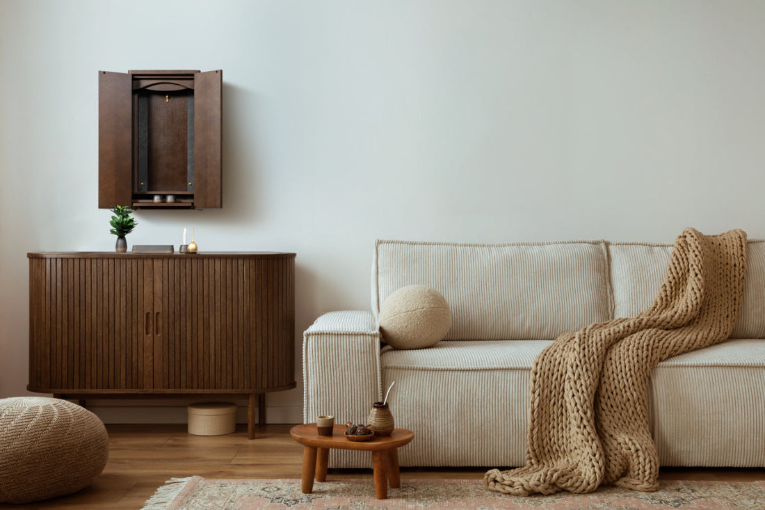 薄く、軽やかに。暮らしに寄り添う壁掛け仏壇ラピス